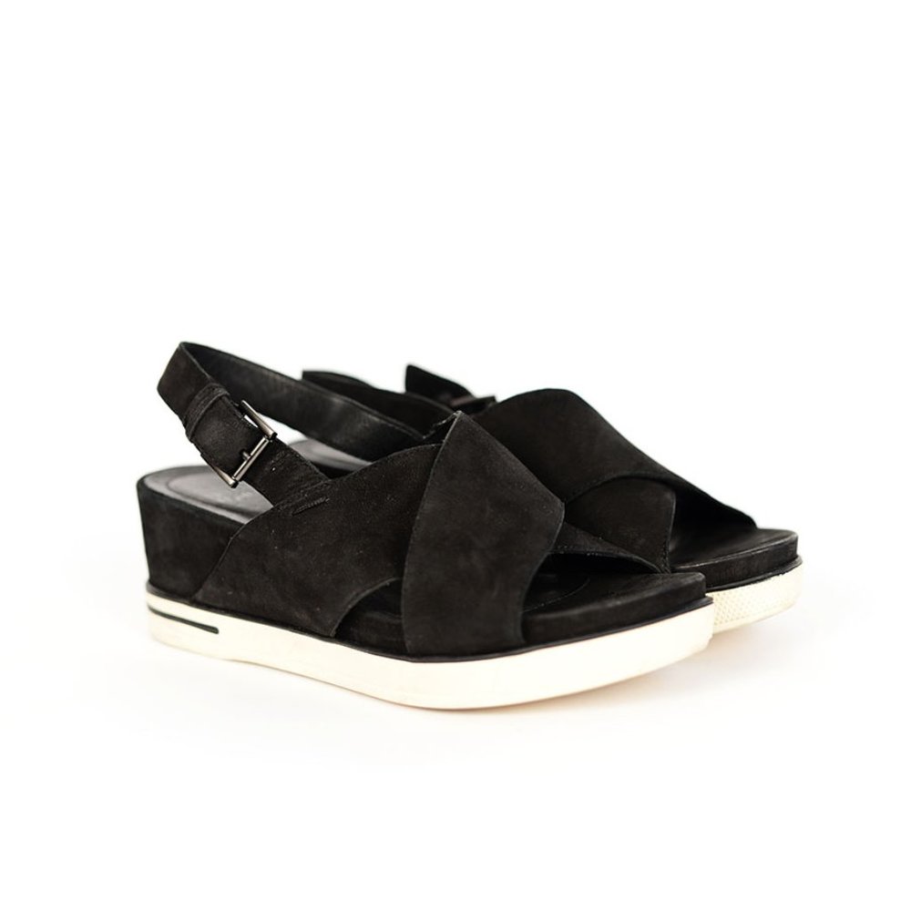 Eileen Fisher gently used sandals sz 8